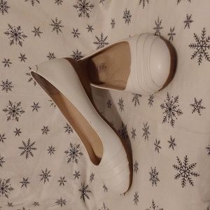 Cliffs by WHITE MOUNTAIN white flats